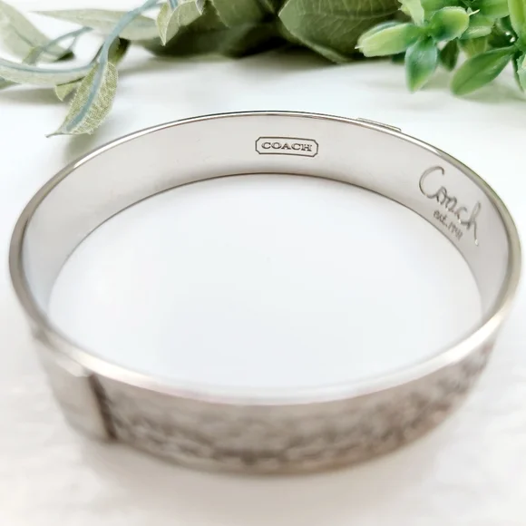 Coach bracelet - vintage silvertone CC monogram logo bangle - Picture 6 of 9